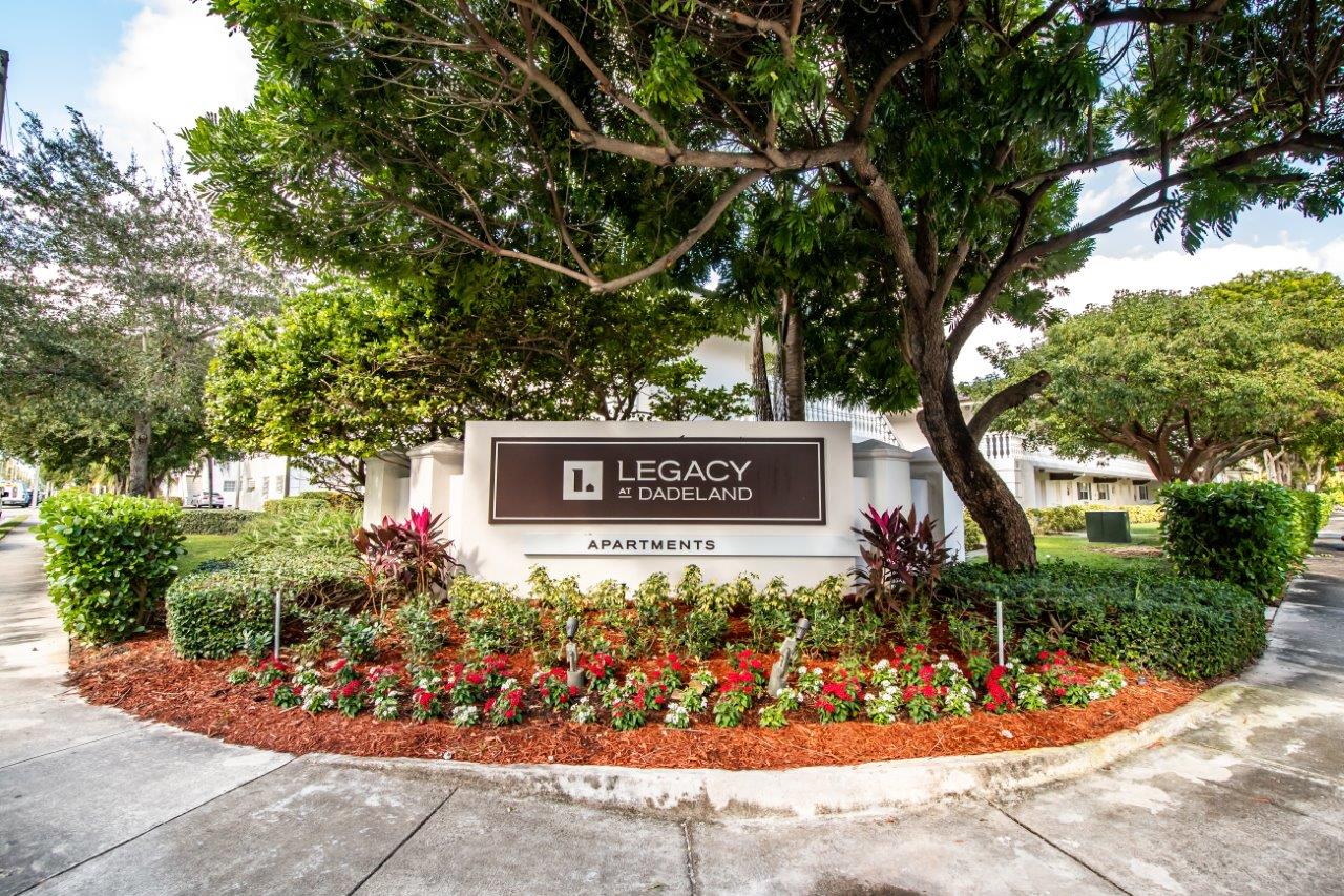 Zoom Gallery Legacy at Dadeland property Image #11